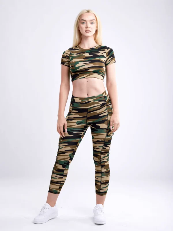 Short-Sleeve Crop Top - Image 2