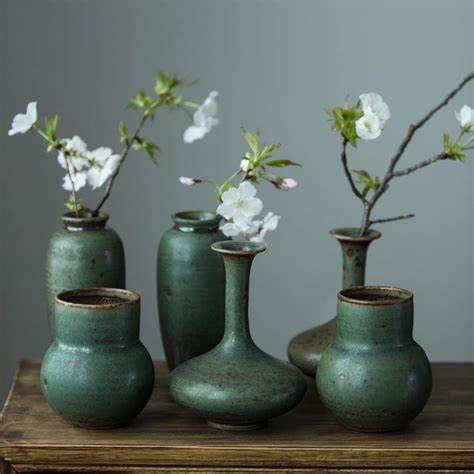 Green Ceramic Vases: A Perfect Blend of Elegance and Functionality